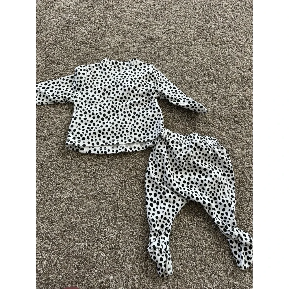 Old Navy Baby 0-3M‎ Dalmatian Spot Kimono Top and Footed Pants Set Black White - Picture 6 of 6